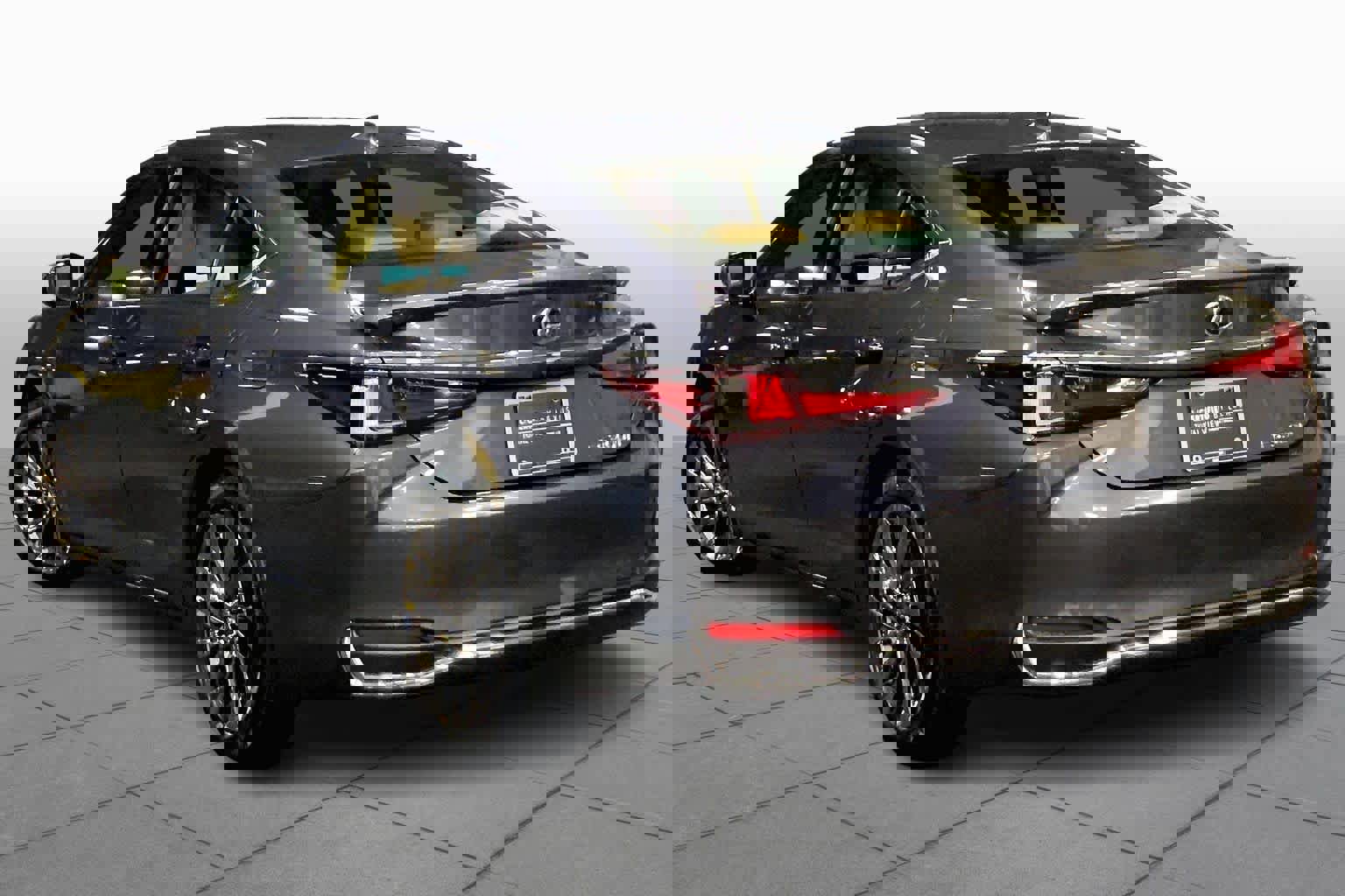 Used 2025 Lexus ES 300h w/ Luxury Package image 11