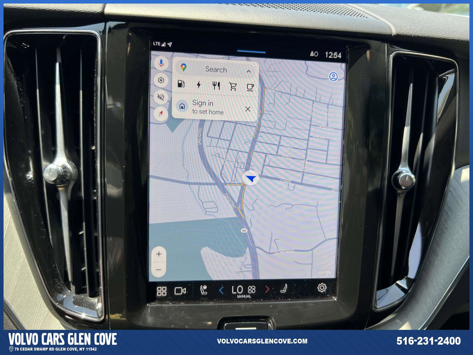 Certified 2025 Volvo XC60 T8 Plus w/ Protection Package Premier image 28