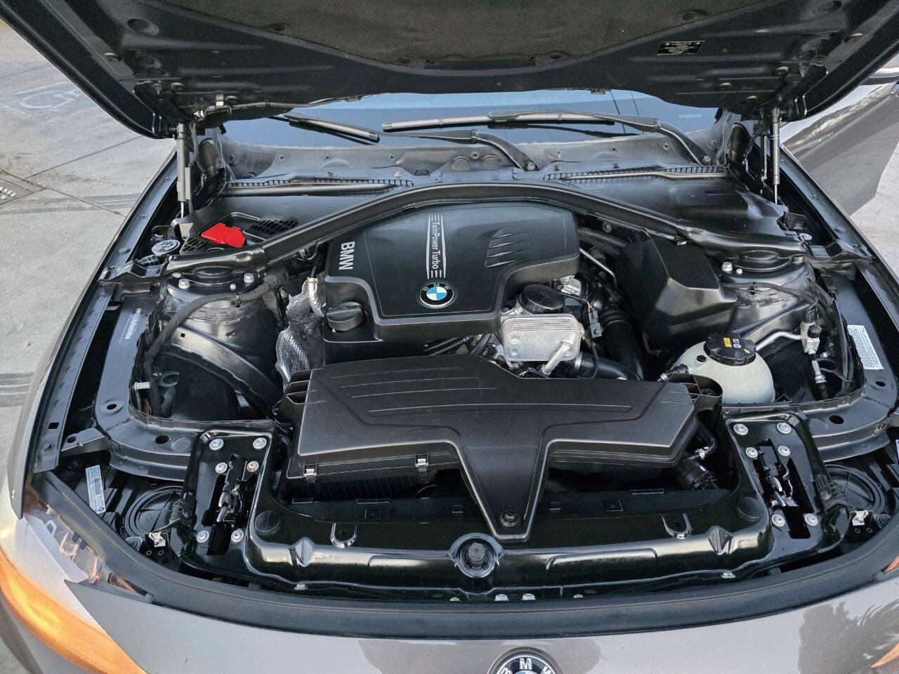 Used 2015 BMW 320i Sedan w/ Driver Assistance Package image 27