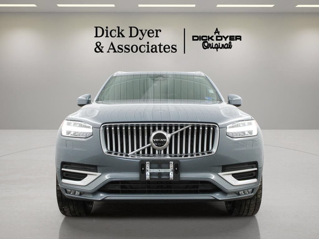 Certified 2023 Volvo XC90 B6 Plus AWD/4WD image 4