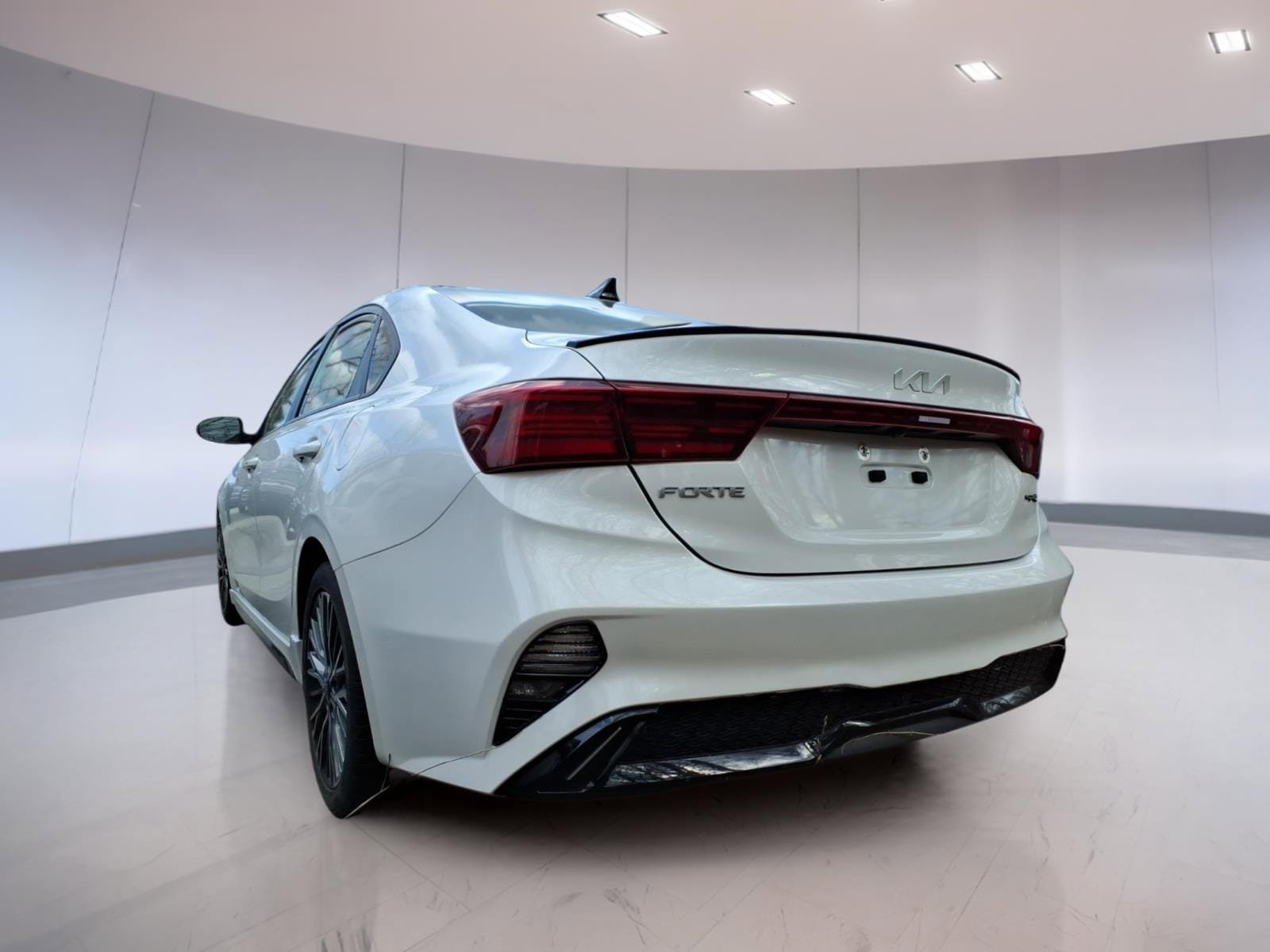 Used 2023 Kia Forte GT-Line w/ GT-Line Premium Package FWD image 3