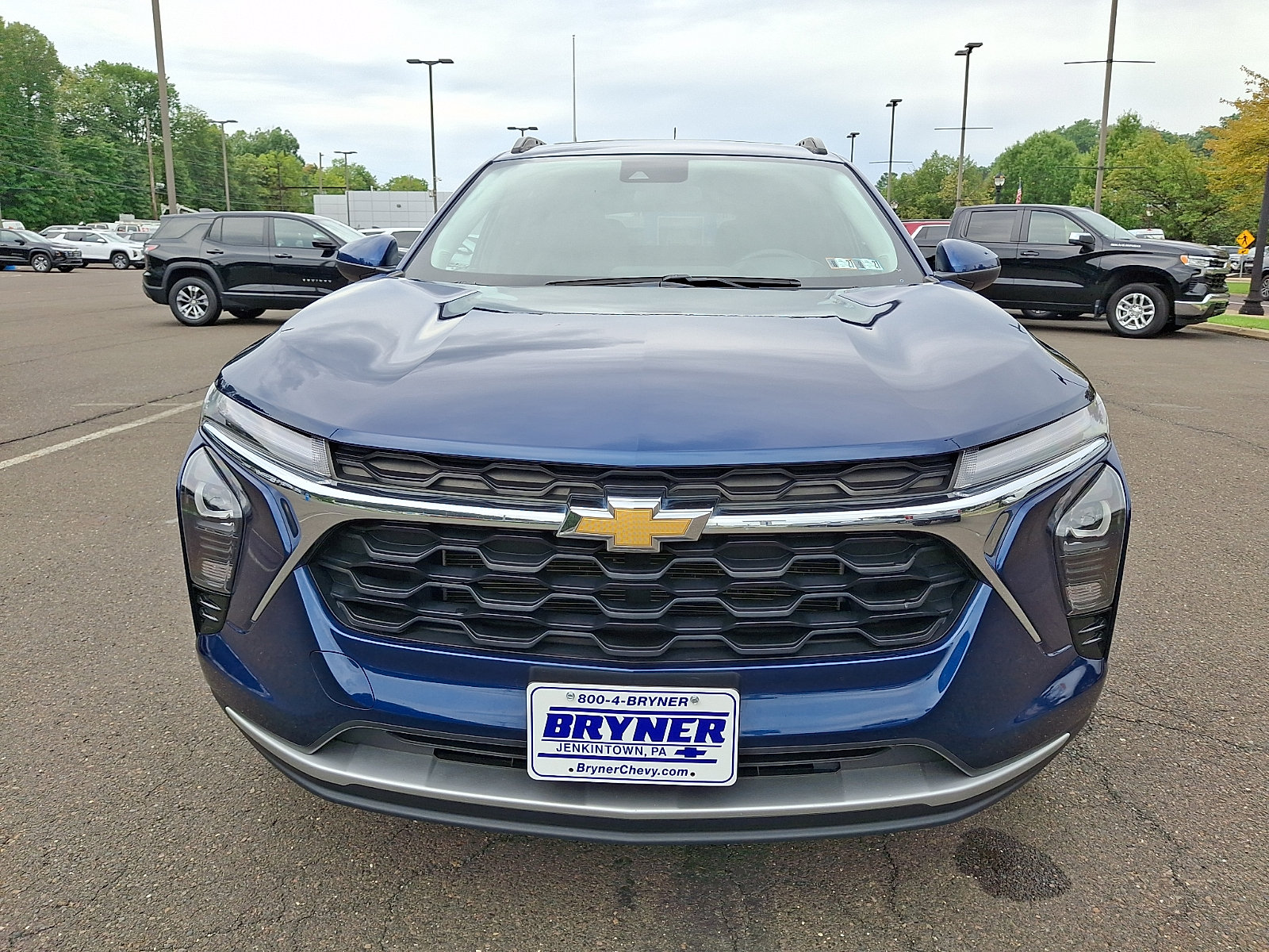 Used 2024 Chevrolet Trax LT w/ Sunroof Package FWD image 2