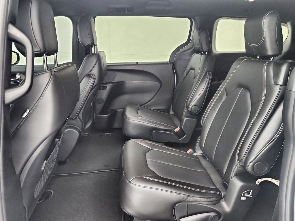 New 2026 Chrysler Pacifica Select image 30