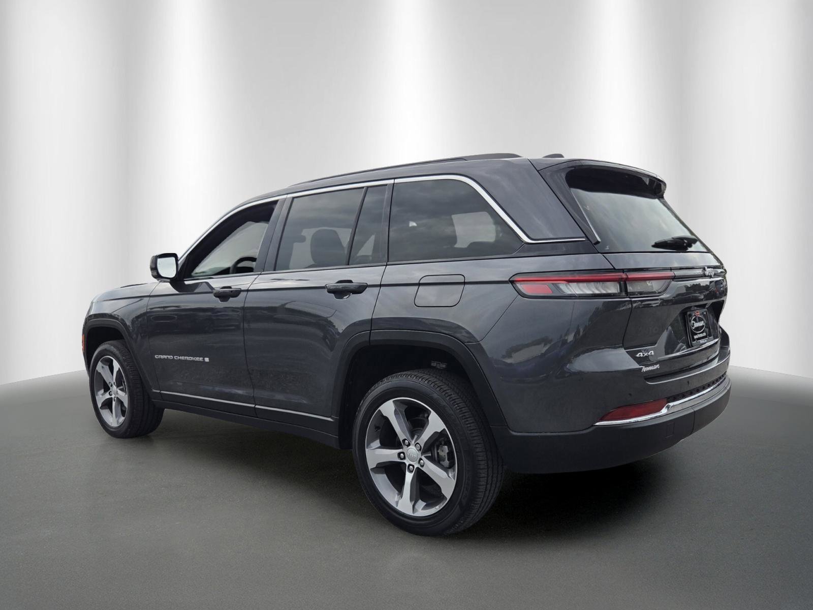 Used 2025 Jeep Grand Cherokee Limited AWD/4WD image 5