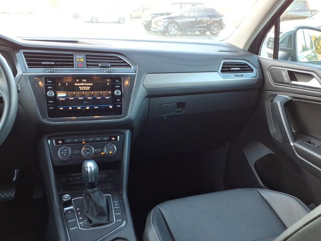 Used 2020 Volkswagen Tiguan SE FWD image 13