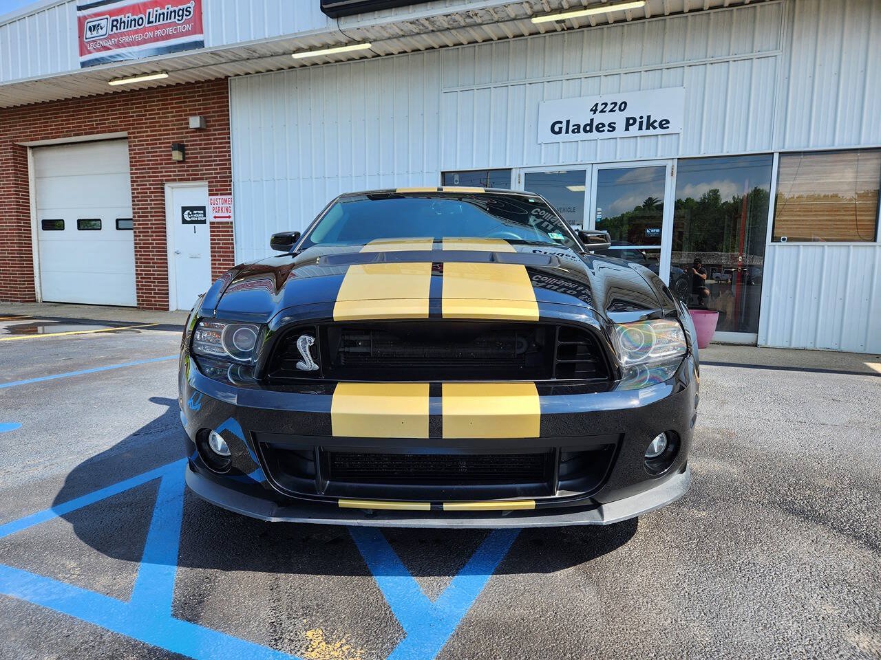Used 2014 Ford Mustang Shelby GT500 w/ Equipment Group 821A RWD image 2