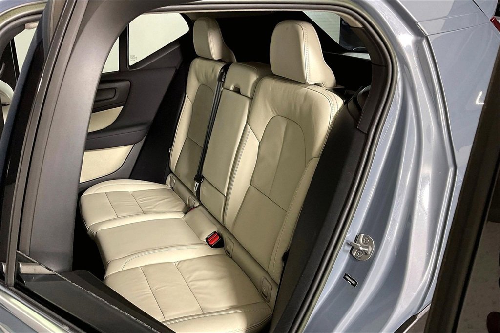 Used 2023 Volvo XC40 B4 Plus w/ Driver Assist Package image 25