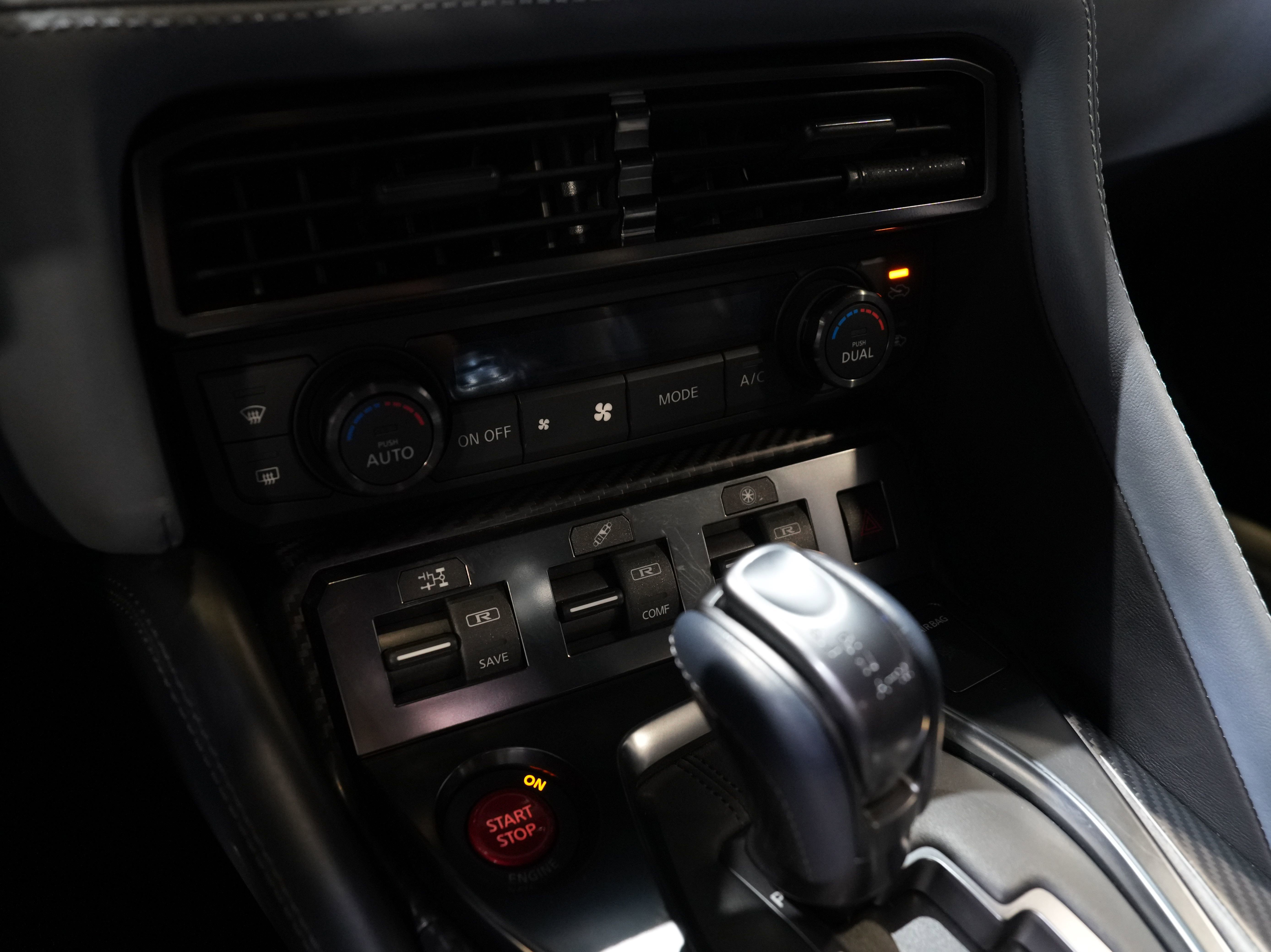 Used 2020 Nissan GT-R Premium AWD/4WD image 38