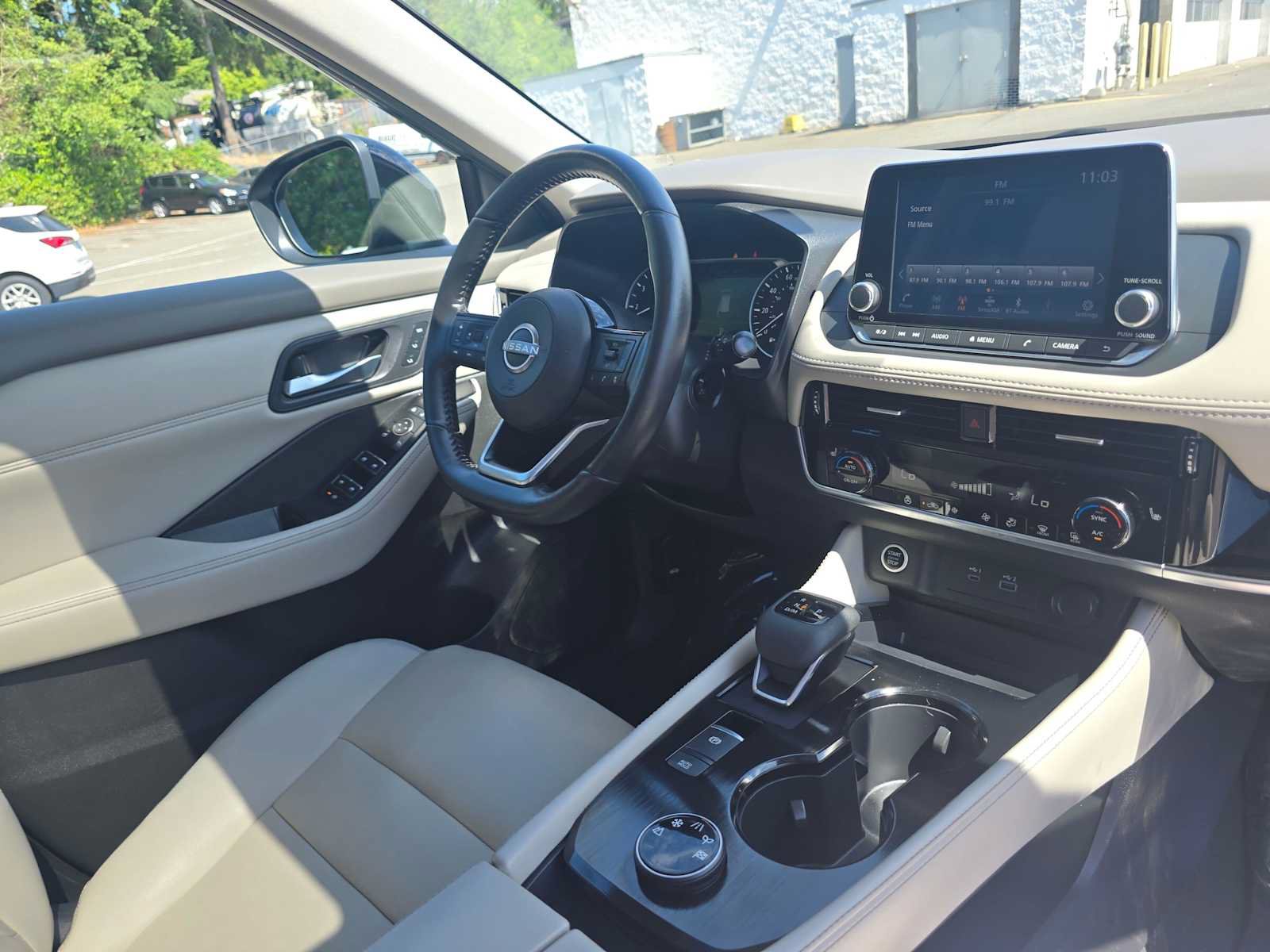 Used 2023 Nissan Rogue SL AWD/4WD image 10