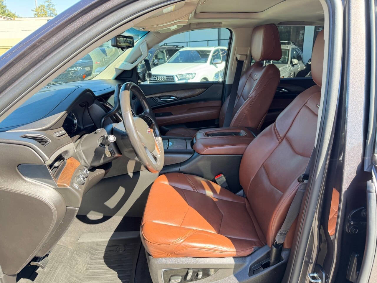 Used 2017 Cadillac Escalade ESV Luxury image 44