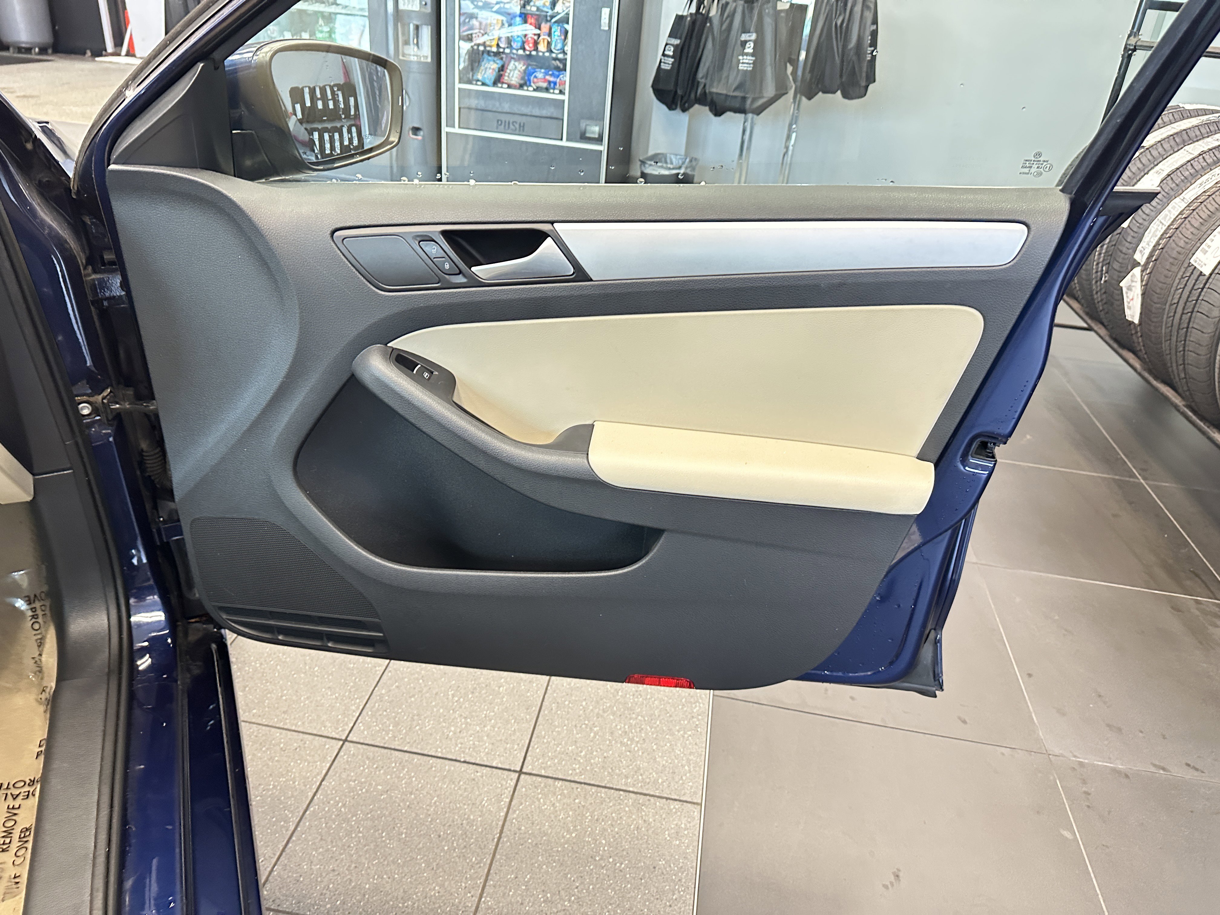 Used 2014 Volkswagen Jetta SE image 32