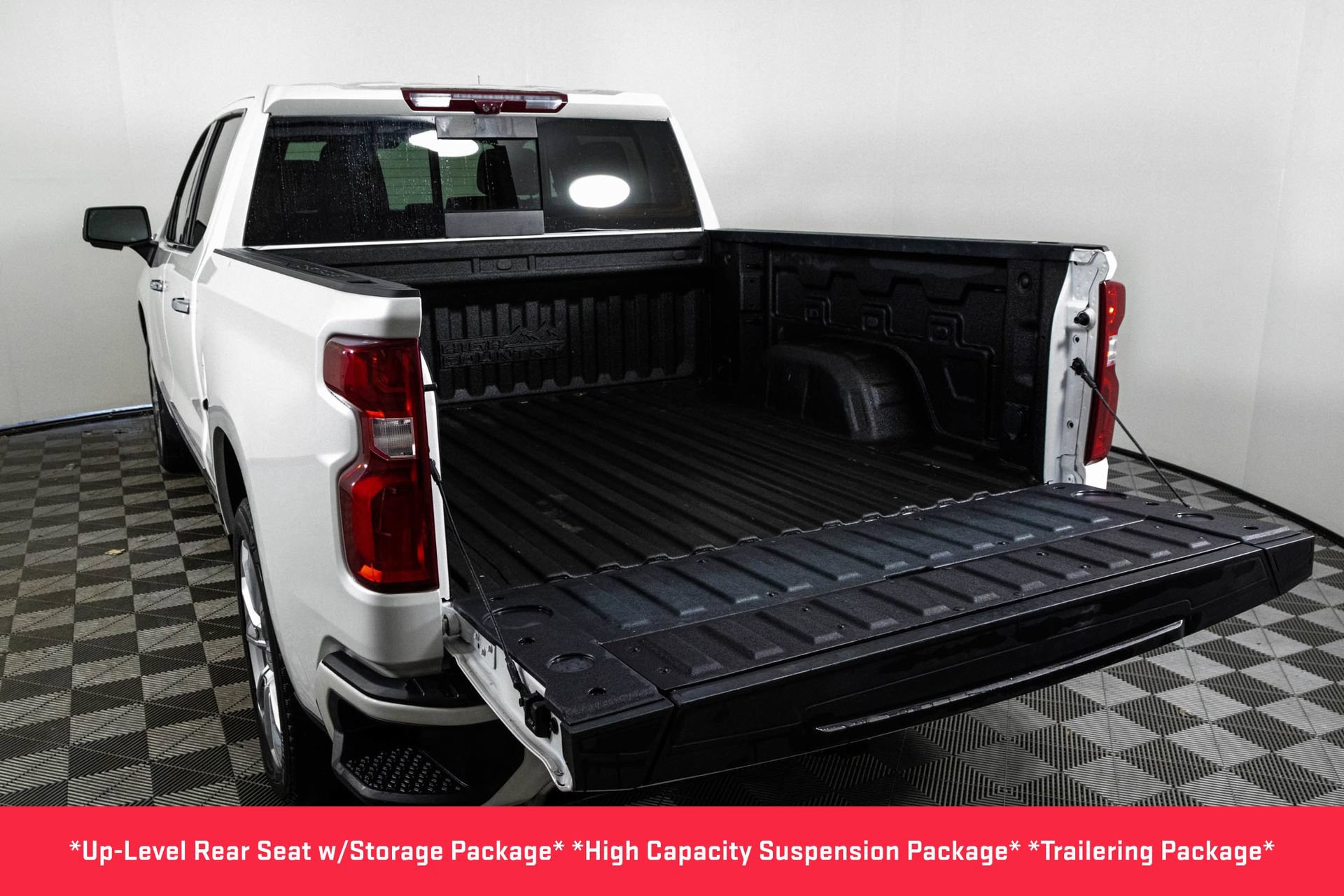 Used 2024 Chevrolet Silverado 1500 High Country w/ High Country Premium Package AWD/4WD image 15