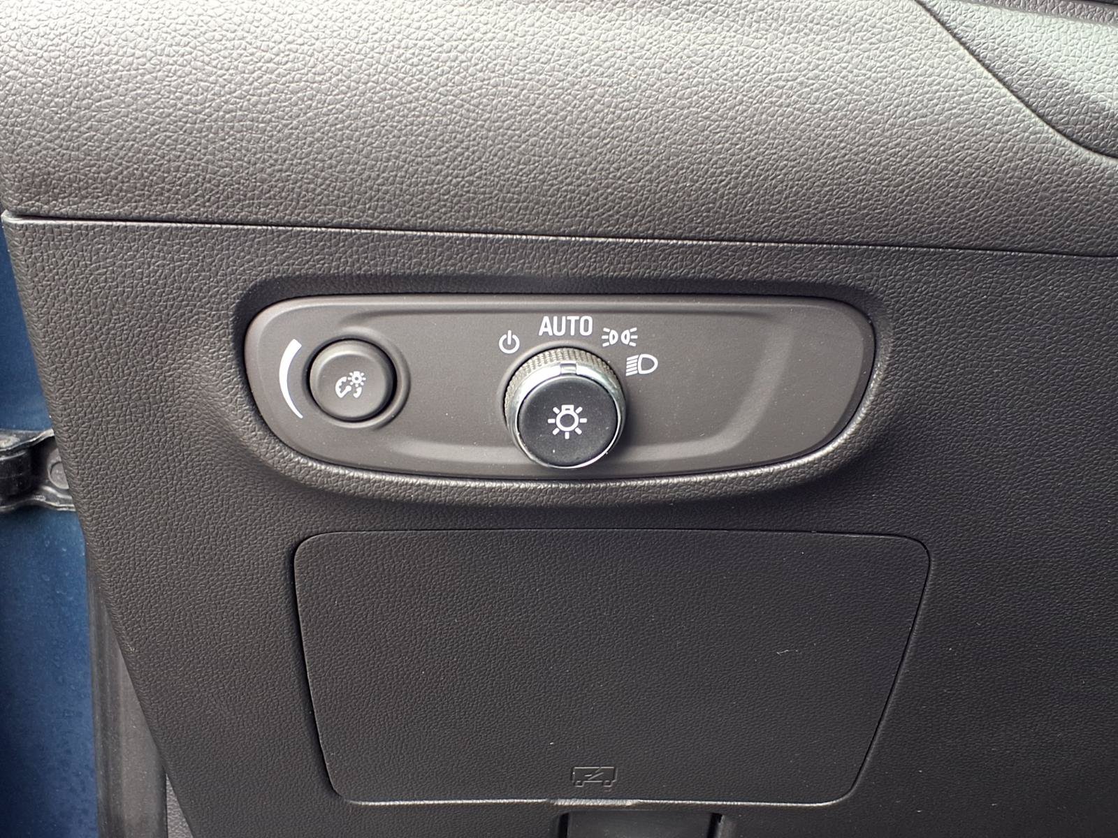 Used 2024 Buick Encore GX Preferred AWD/4WD image 17