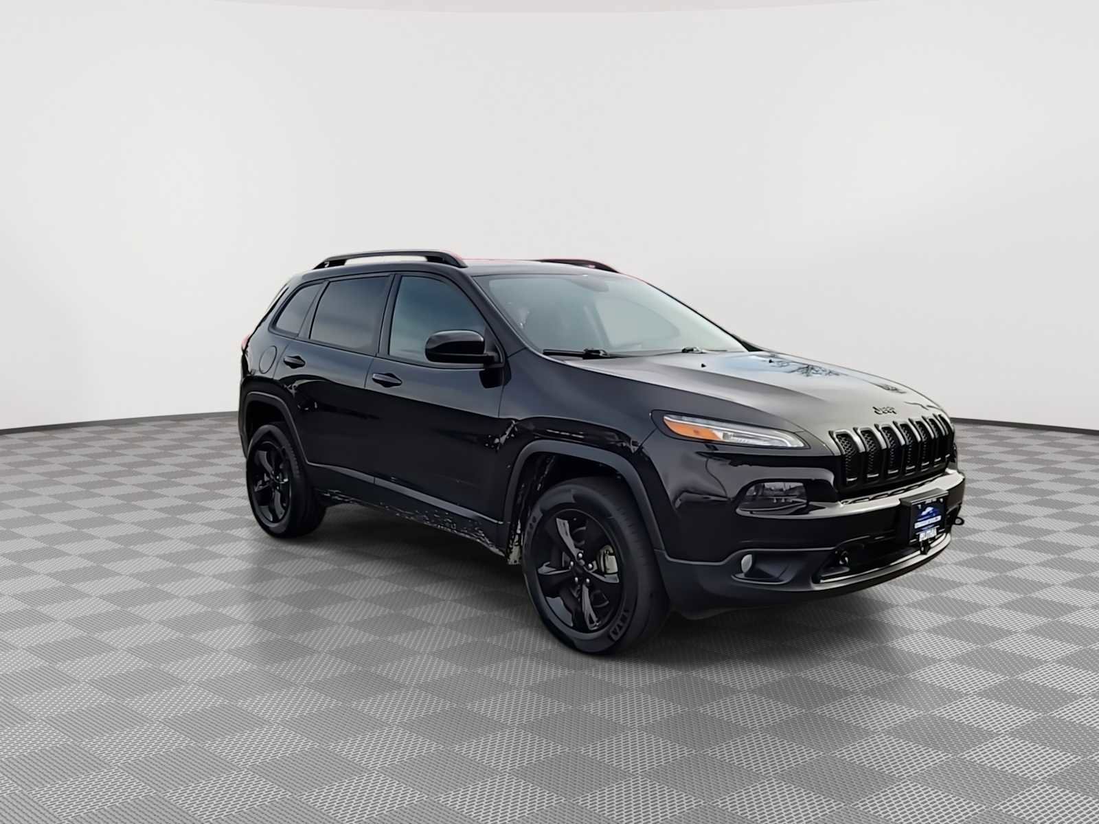 Used 2016 Jeep Cherokee Latitude image 2