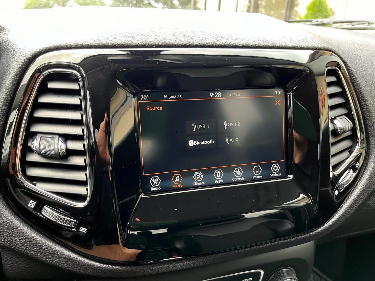 Used 2019 Jeep Compass Latitude image 25