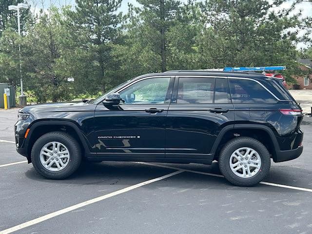 New 2025 Jeep Grand Cherokee Laredo w/ Luxury Tech Group I image 3