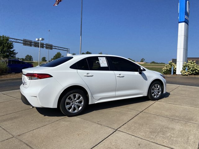 Used 2025 Toyota Corolla LE FWD image 15