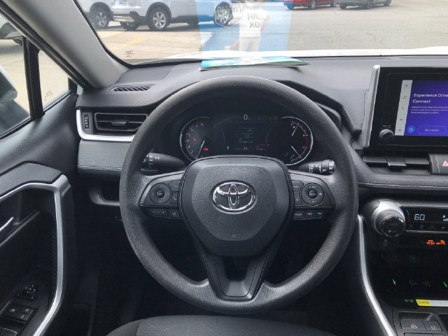 Used 2025 Toyota RAV4 XLE FWD image 16
