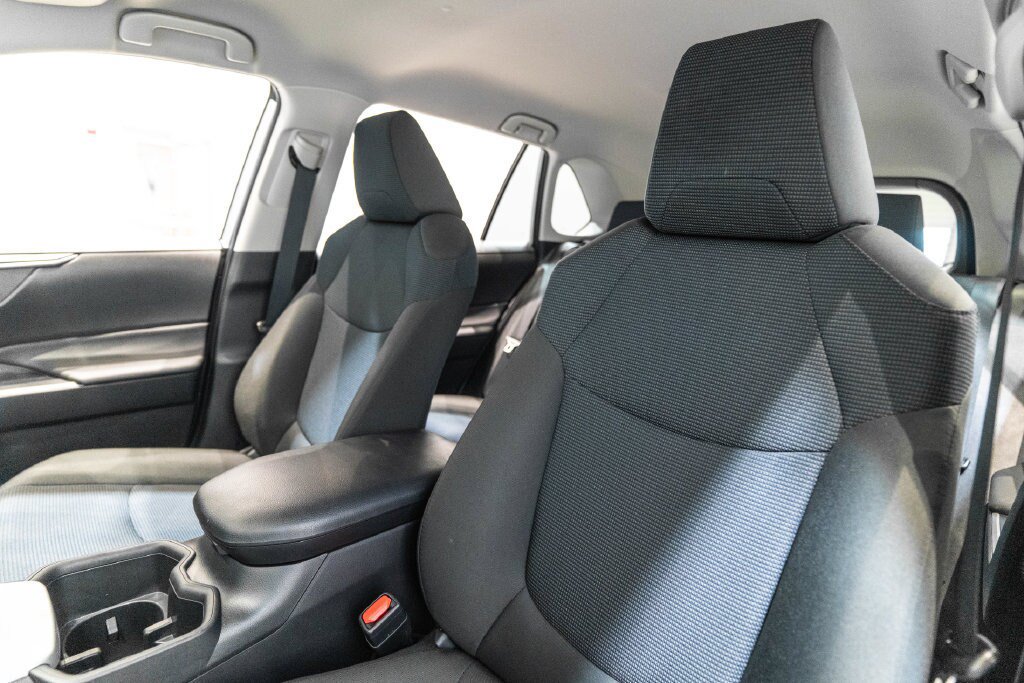Used 2025 Toyota RAV4 LE AWD/4WD image 6