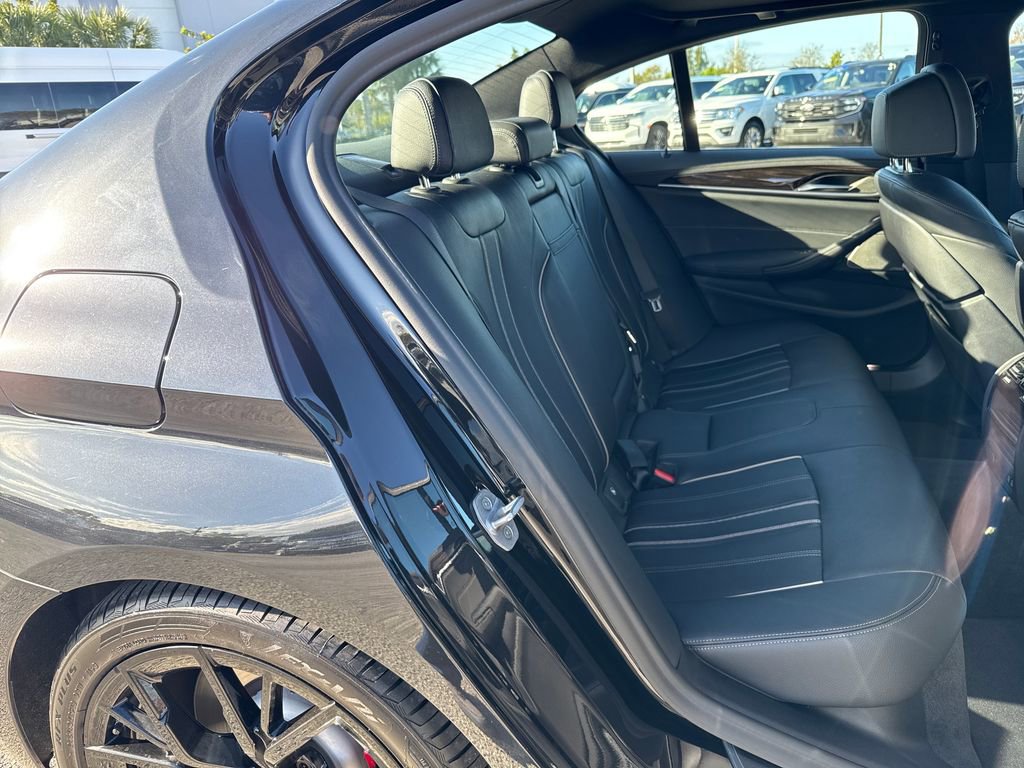 Used 2021 BMW M550i xDrive image 28