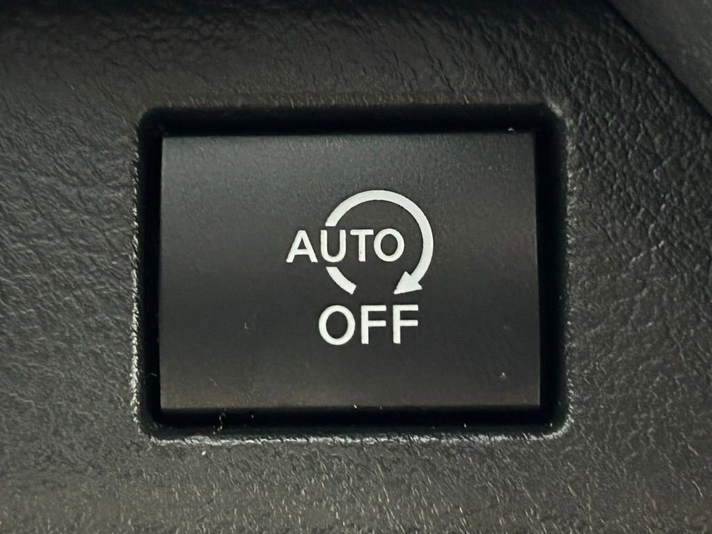 Used 2025 Nissan Frontier PRO-4X image 22