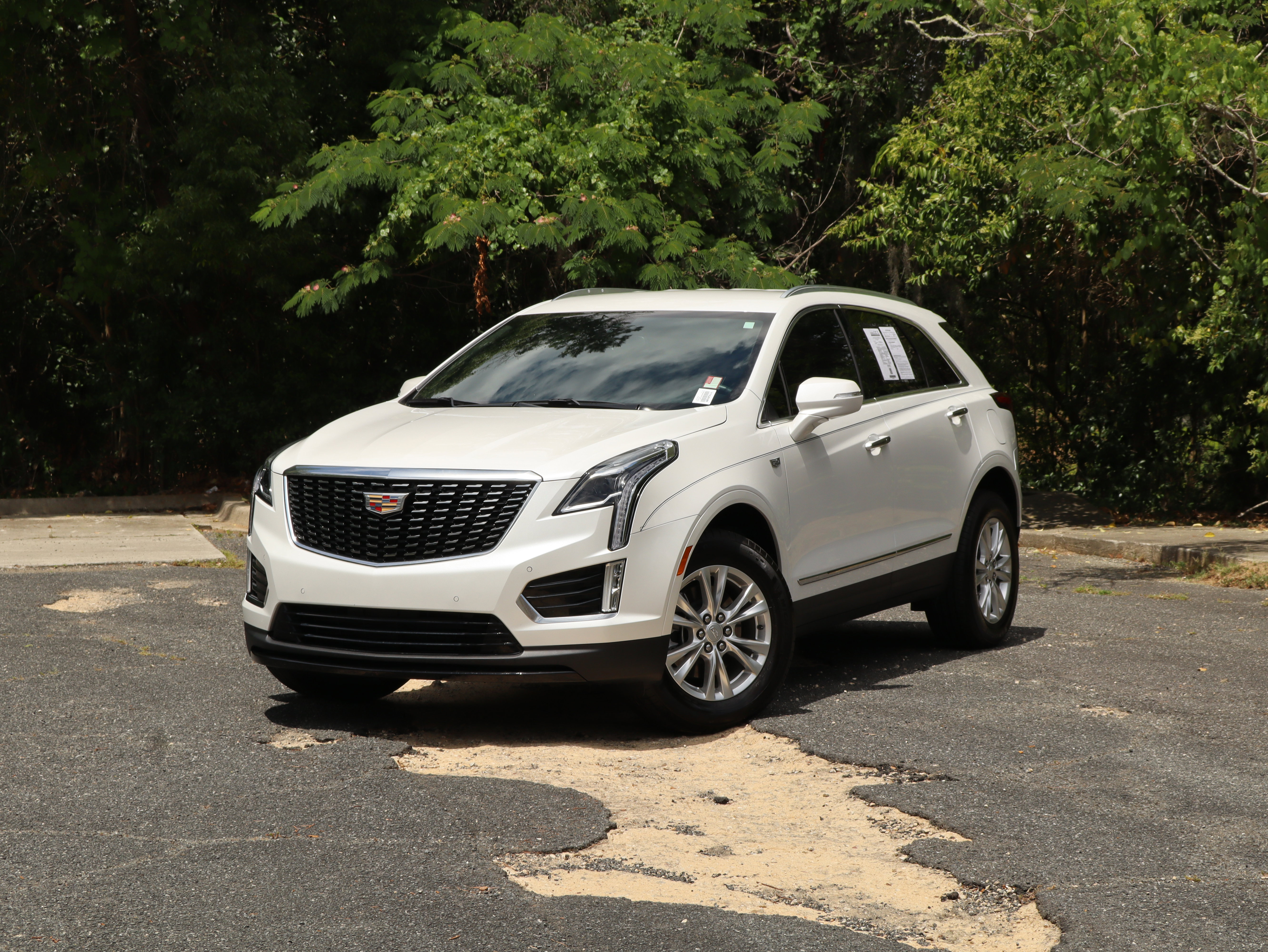 Certified 2024 Cadillac XT5 Luxury FWD image 2