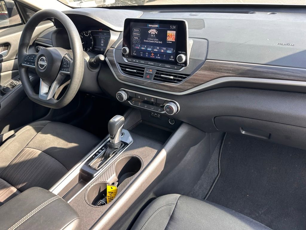 Used 2025 Nissan Altima 2.5 SV image 16