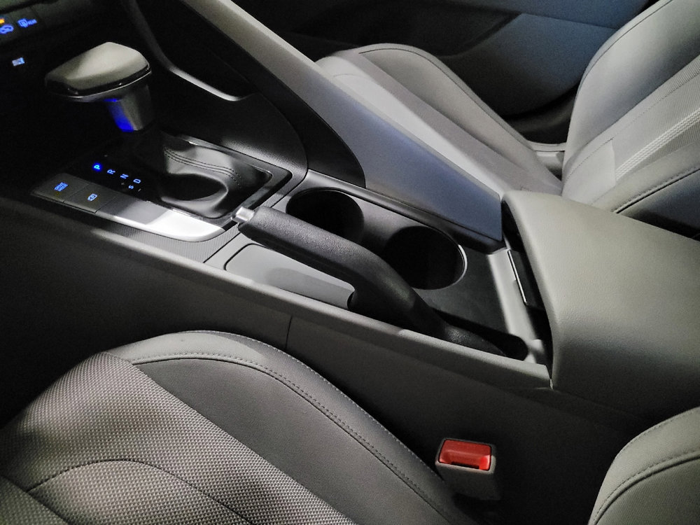 Used 2022 Hyundai Elantra SE w/ Preferred Accessory Package image 26