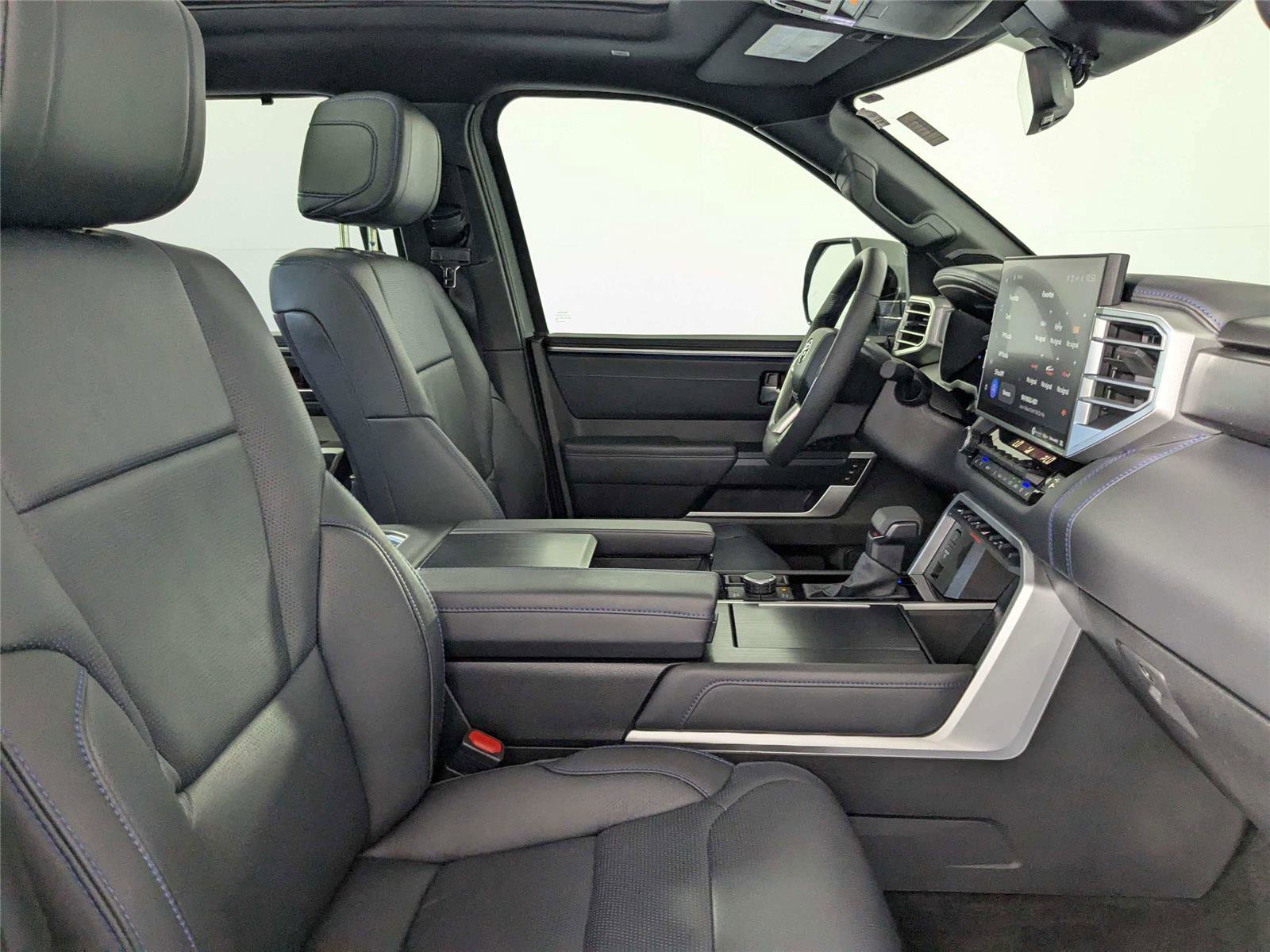 Used 2024 Toyota Tundra Platinum w/ TRD Off-Road Package AWD/4WD image 30