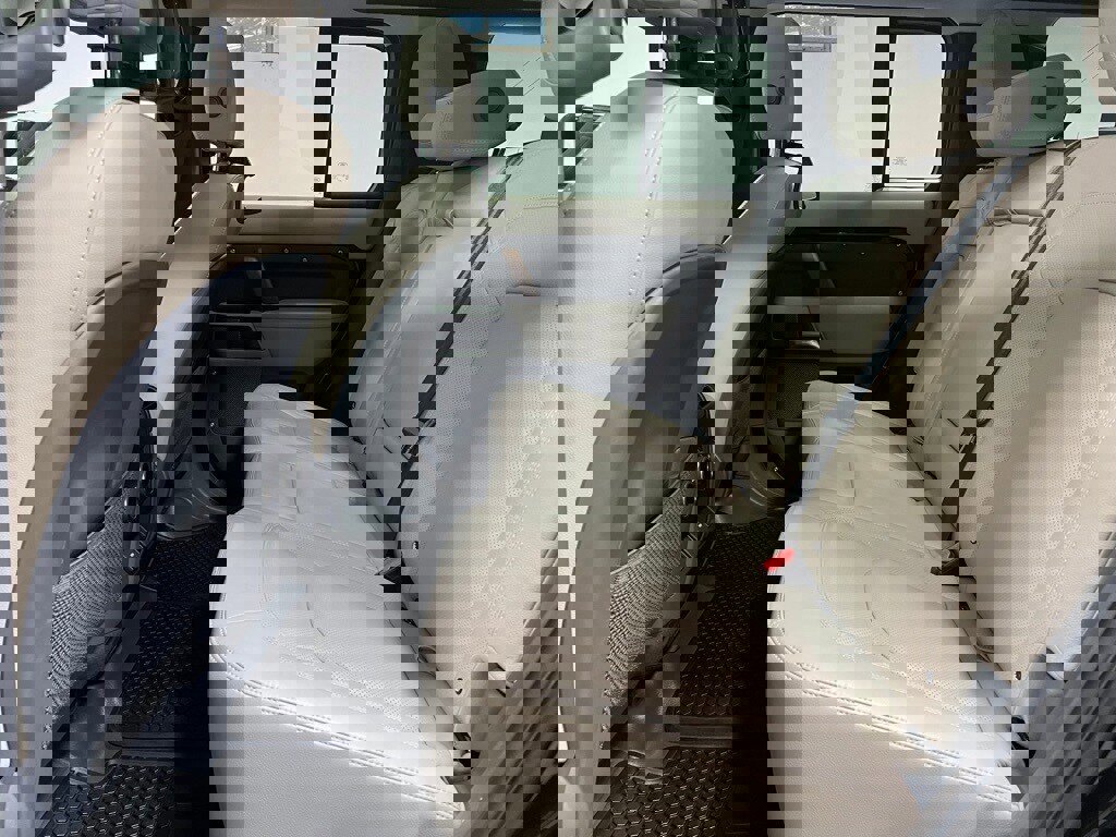 Used 2024 Land Rover Defender 110 S image 25