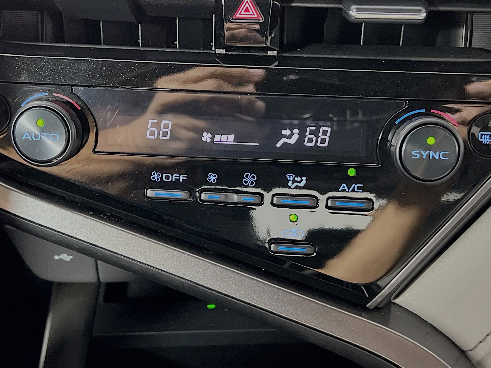 Used 2024 Toyota Camry XLE w/ Navigation Package image 26