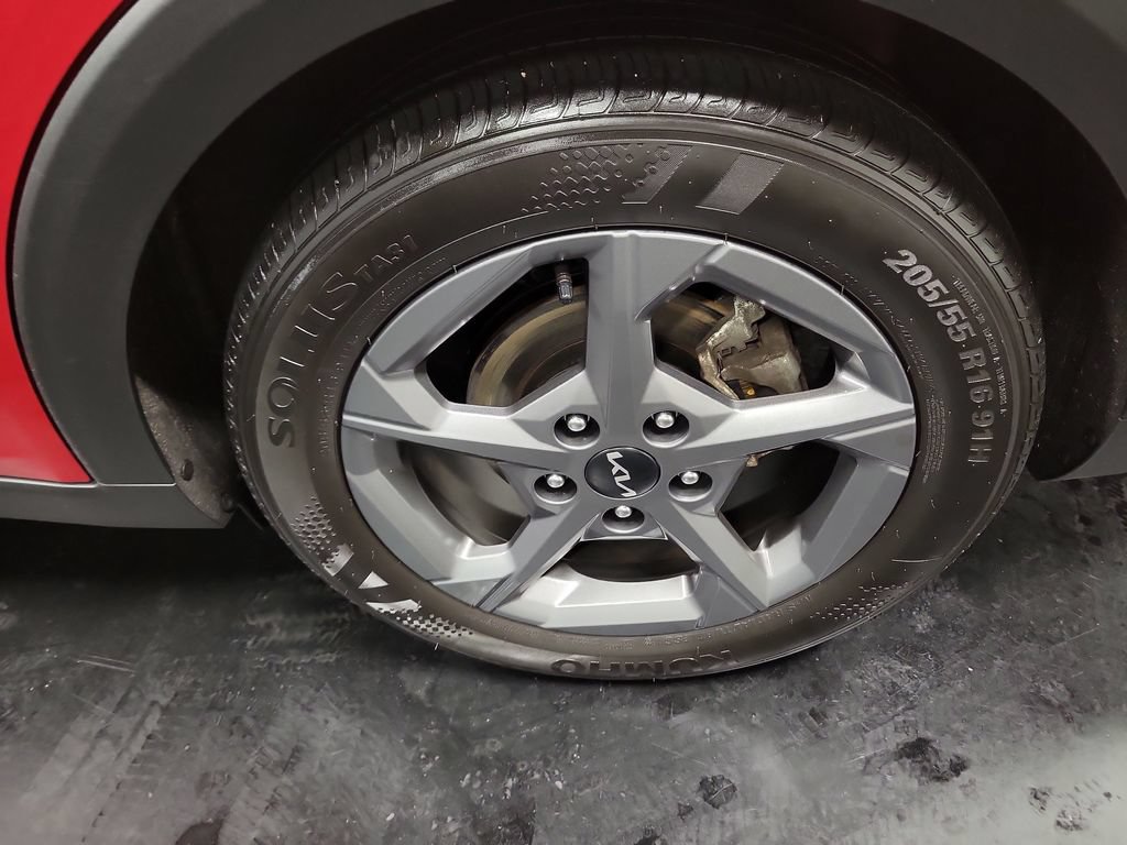 Used 2025 Kia K4 FWD image 12
