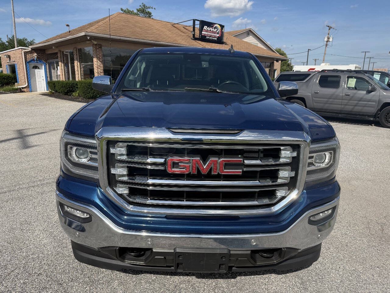 Used 2018 GMC Sierra 1500 SLT AWD/4WD image 3