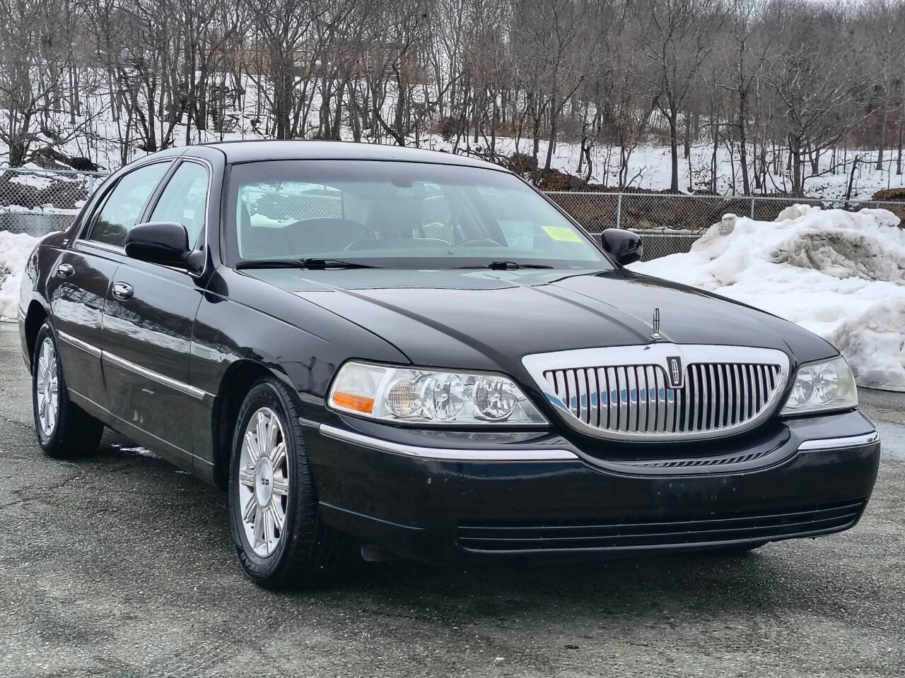Used 2009 Lincoln Town Car Signature Limited image 1