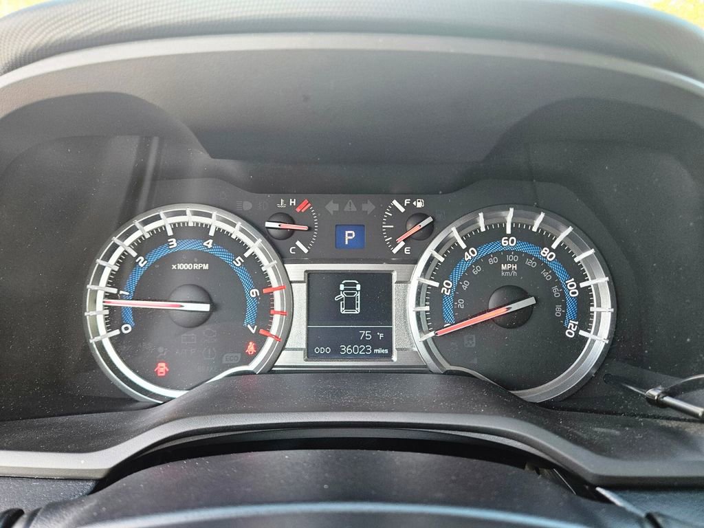 Used 2019 Toyota 4Runner SR5 AWD/4WD image 31