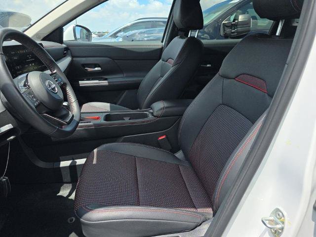 Certified 2025 Nissan Kicks SR FWD image 21