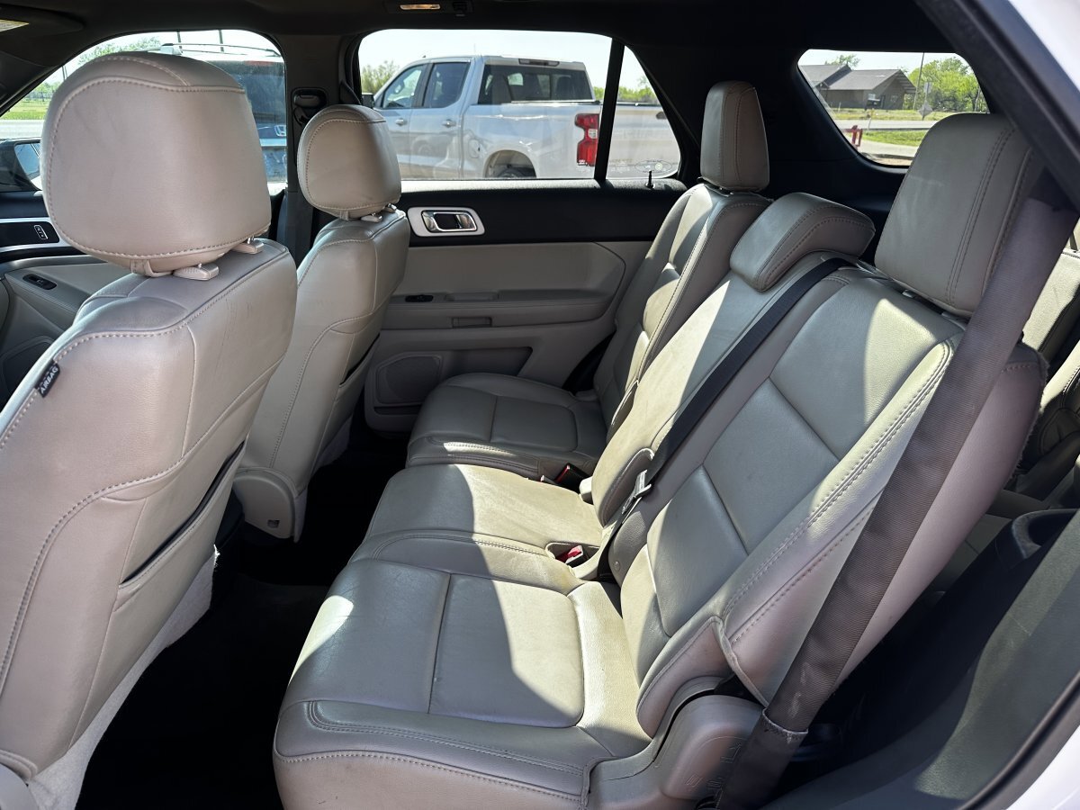Used 2013 Ford Explorer XLT image 17