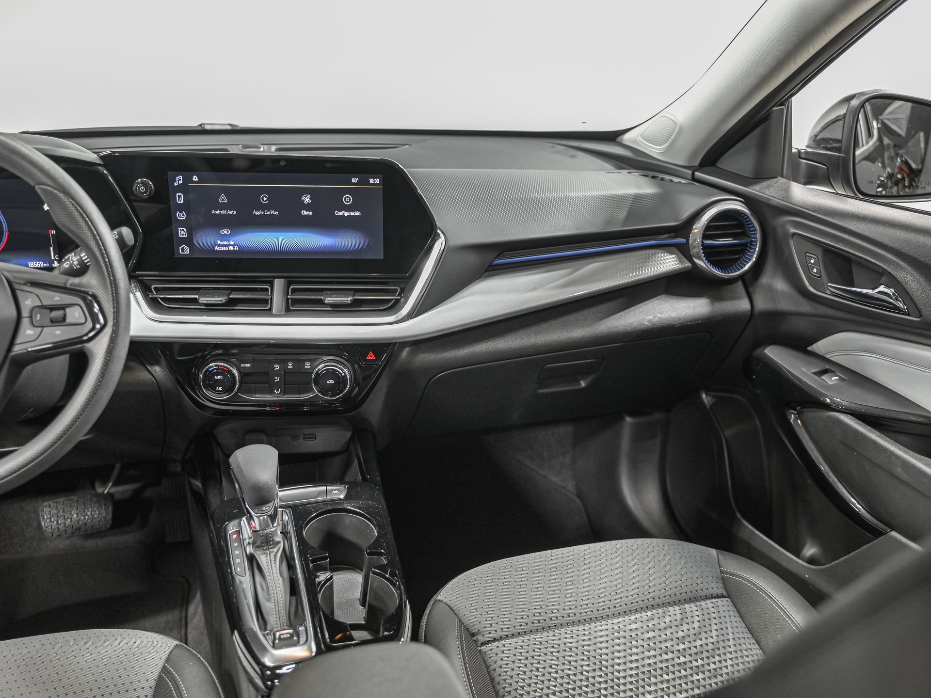 Used 2025 Chevrolet Trax LT FWD image 26