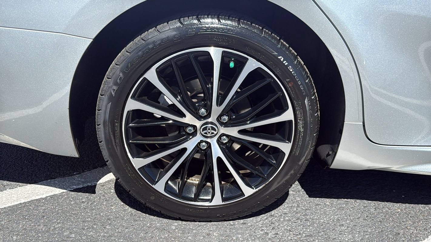 Used 2018 Toyota Camry SE w/ Convenience Package FWD image 14