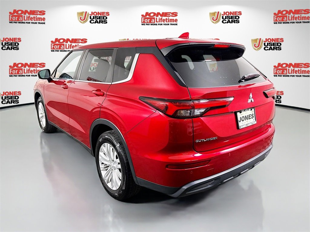 Used 2022 Mitsubishi Outlander ES image 2