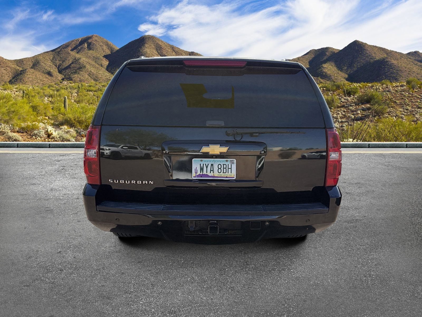 Used 2014 Chevrolet Suburban LT RWD image 4