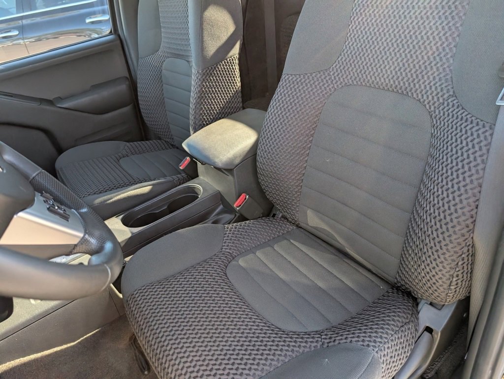 Used 2015 Nissan Frontier SV image 9