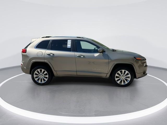 Used 2017 Jeep Cherokee Overland w/ Technology Group AWD/4WD image 9