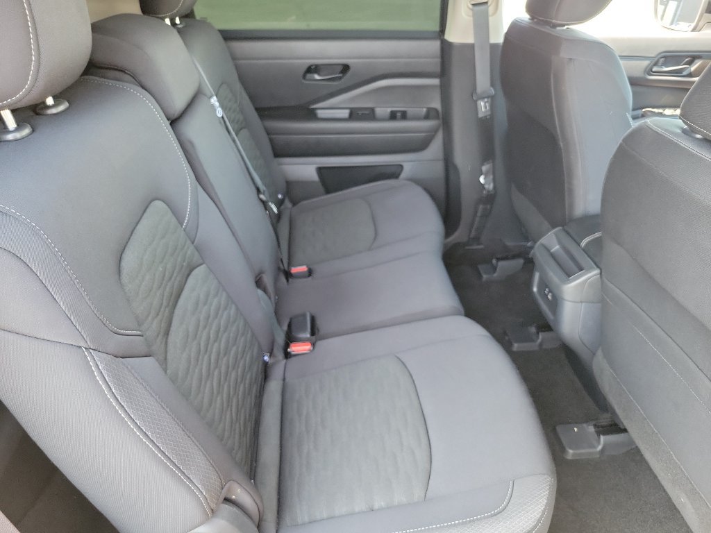 Used 2025 Nissan Pathfinder S FWD image 21