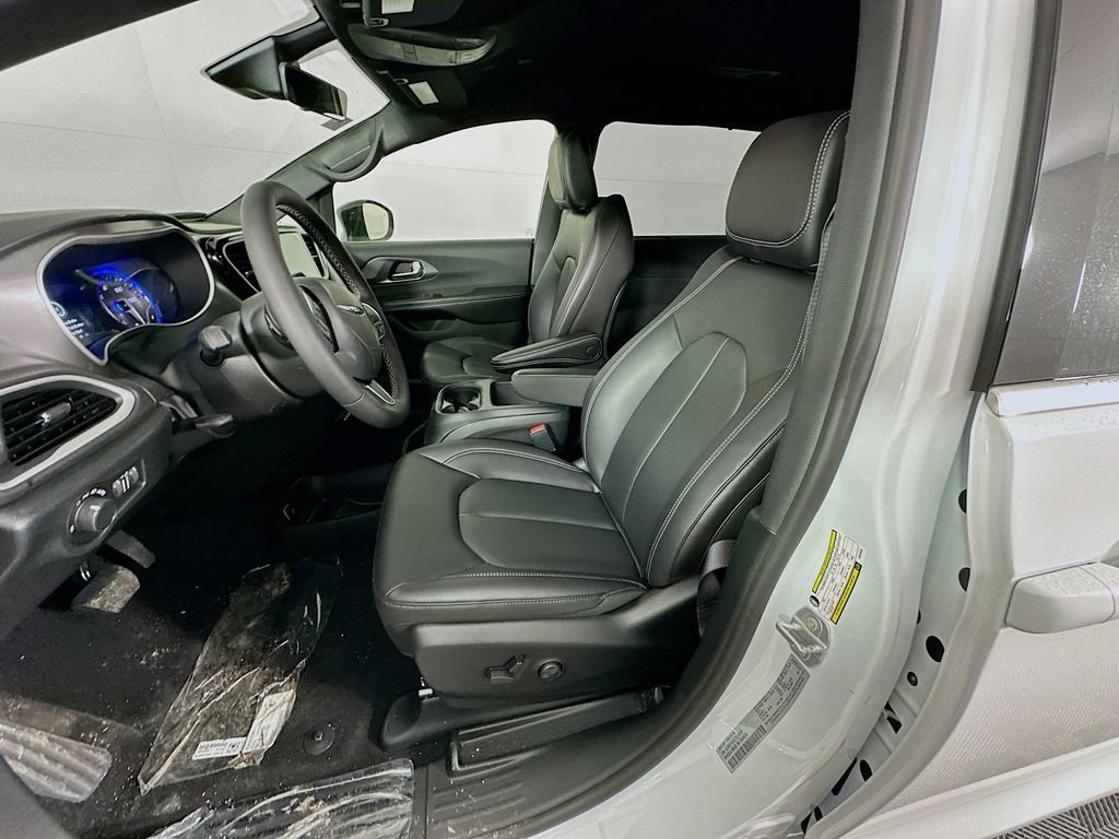 New 2026 Chrysler Voyager LX FWD image 27
