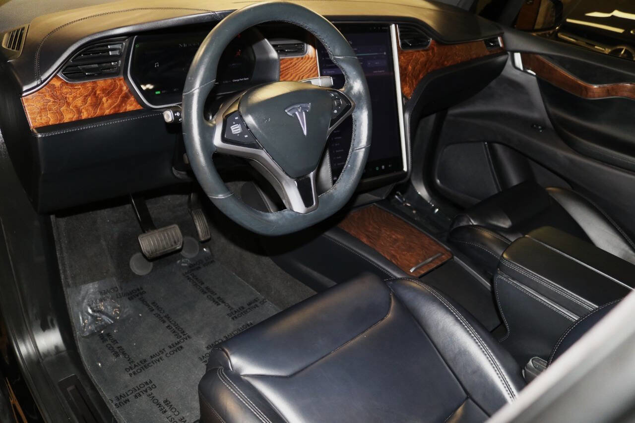 Used 2020 Tesla Model X image 81