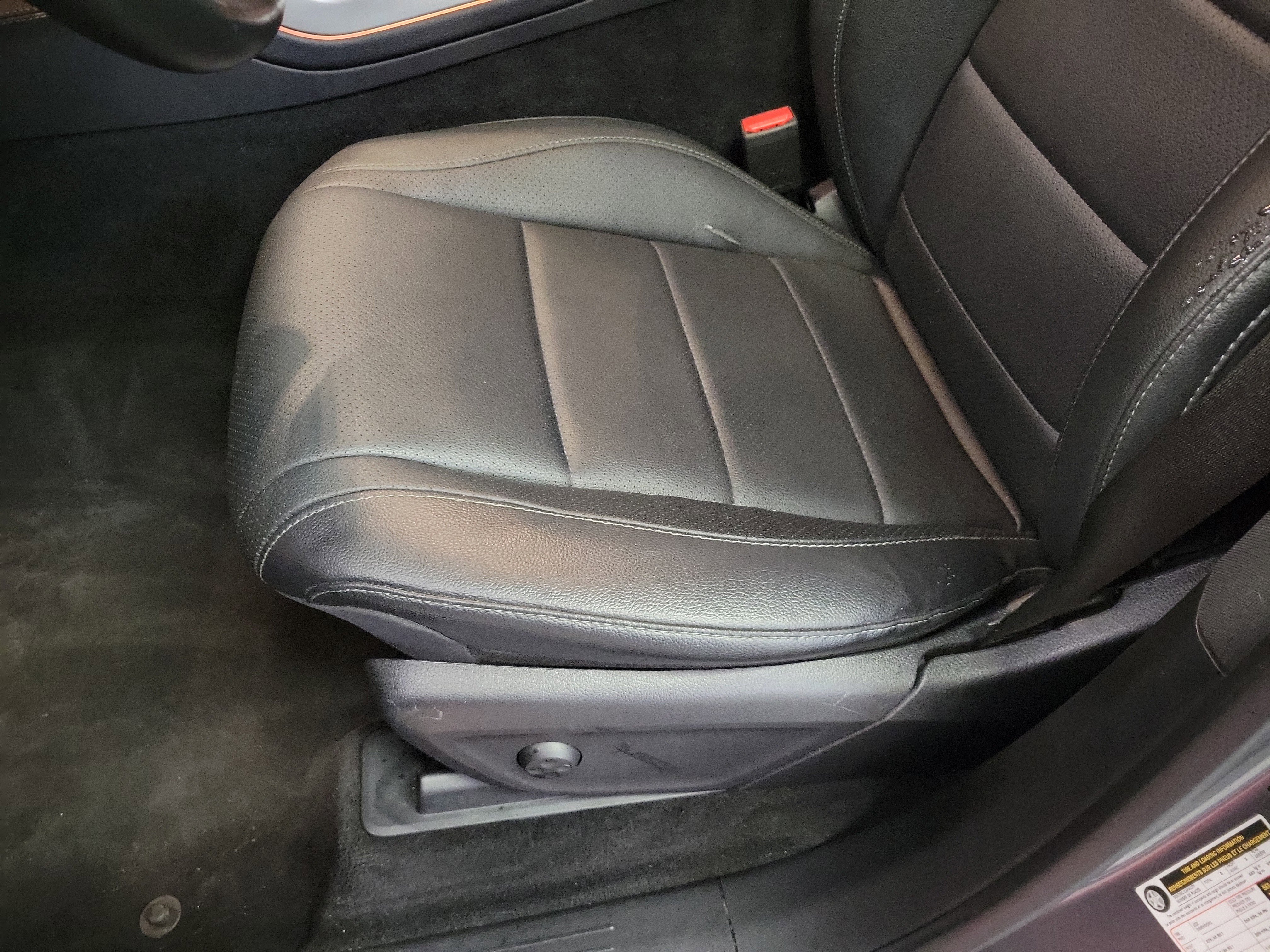 Used 2022 Mercedes-Benz GLE 350 4MATIC w/ AMG Line Exterior image 10