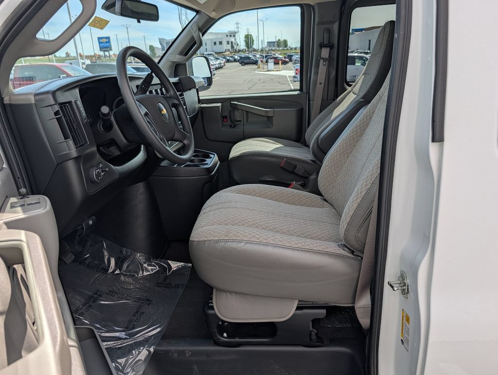 Used 2025 Chevrolet Express 3500 LT w/ LT Preferred Equipment Group RWD image 13