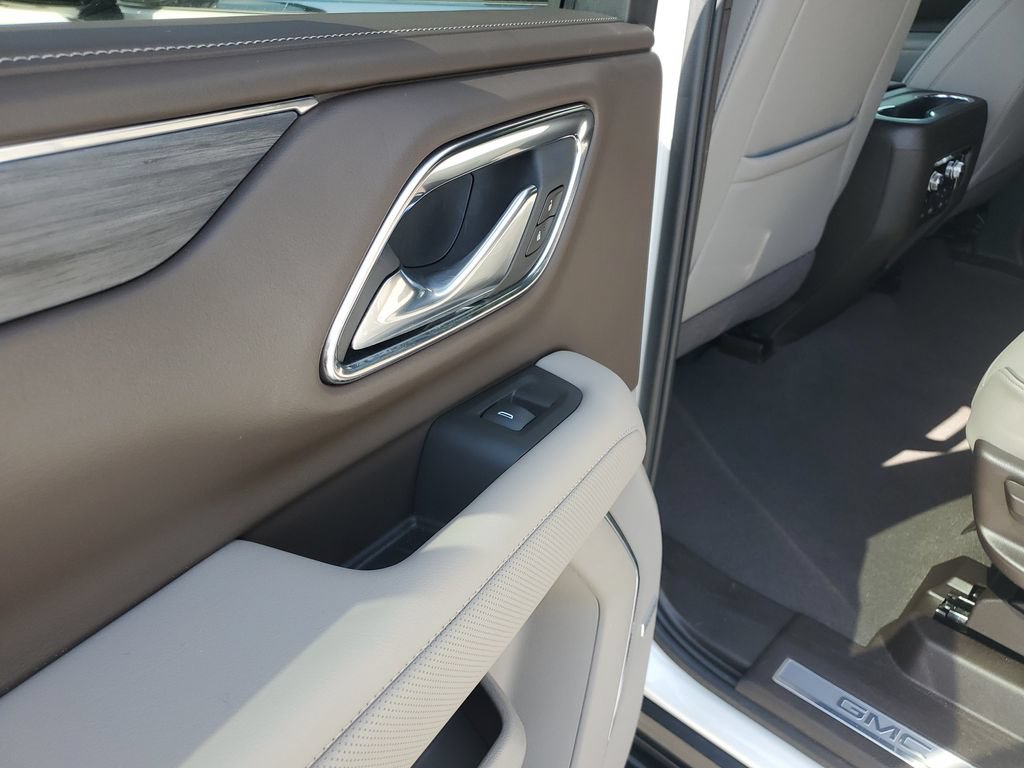 Certified 2023 GMC Yukon SLT w/ SLT Luxury Package RWD image 17