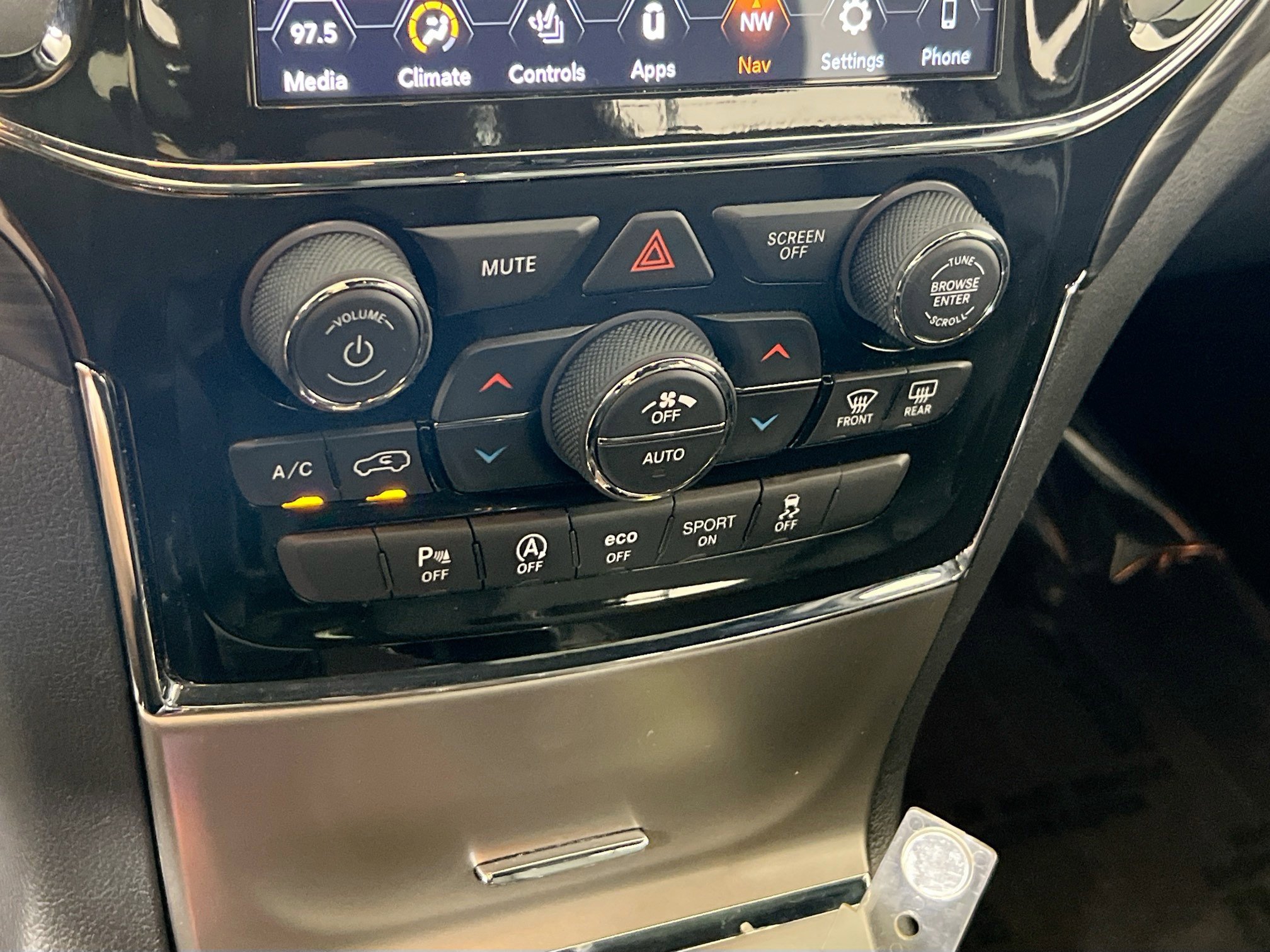 Used 2022 Jeep Grand Cherokee Laredo E w/ Security & Convenience Group image 15